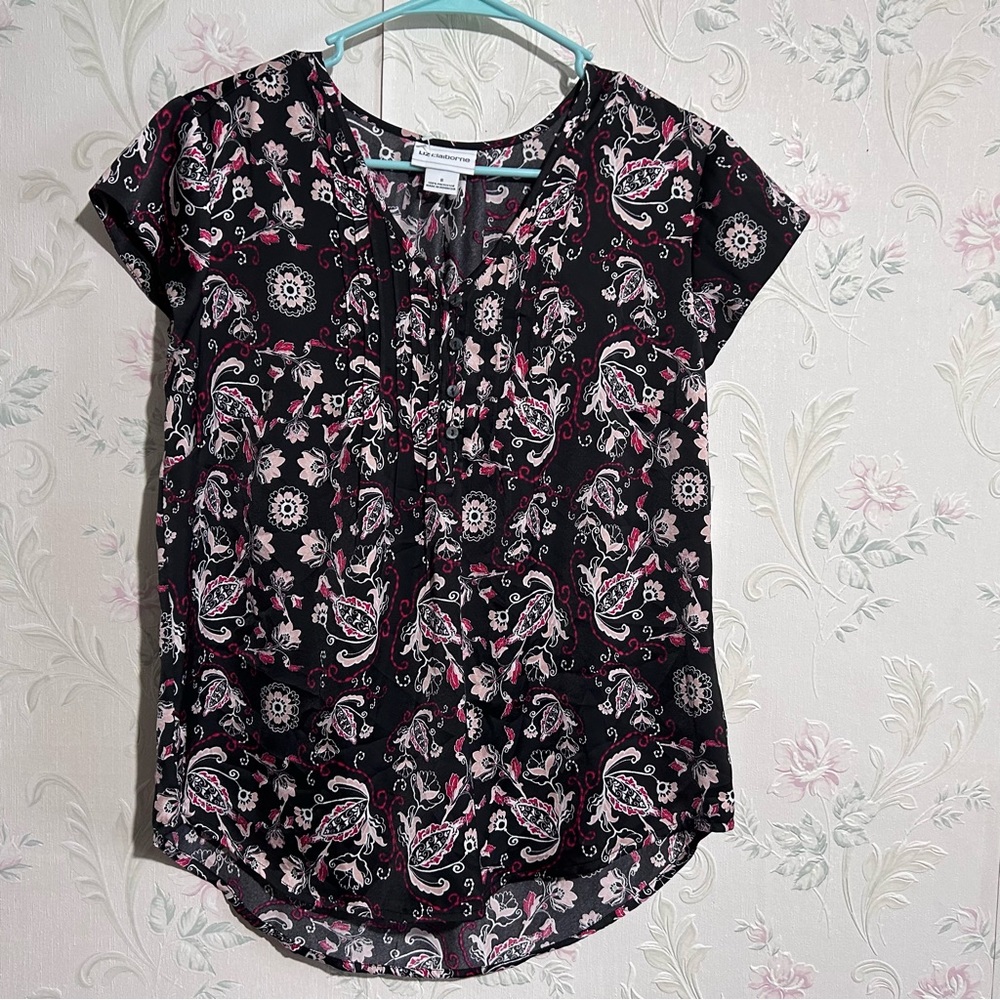 NWT Liz Claiborne Blouse size S.